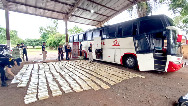 Acusan por tráfico internacional de drogas a tres hombres detenidos con más de 1.000 kilos de marihuana - La Clave