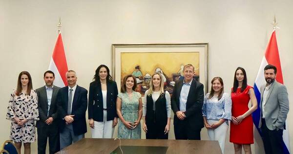 La Nación / Titular del MOPC trabajará en plan de residencia urbana con la primera dama
