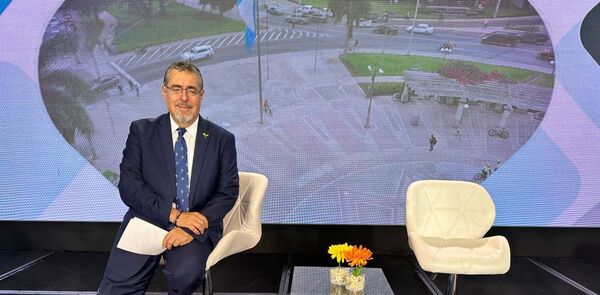El Gobierno de Paraguay espera fortalecer v铆nculos con el presidente electo de Guatemala, Bernardo Ar茅valo de Le贸n - Revista PLUS