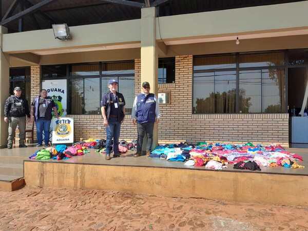 INCAUTAN MERCADERÍAS DE PRESUNTO CONTRABANDO EN VEHÍCULOS DE TRASPORTE PÚBLICO