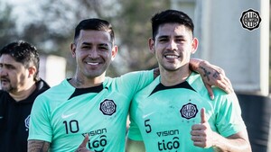 Derlis, Saúl y Olveira viajan con el plantel de Olimpia: "Generan una energía especial"