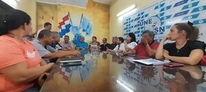 Docentes amenazan con interrumpir clases: exigen a Santiago Peña incluir reajuste salarial al PGN 2024 - Política - ABC Color