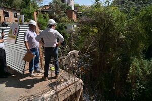 Diario HOY | Visitan obras en Chacarita Alta y buscan acelerar su ejecución