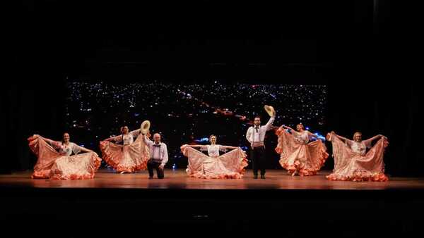 Festival folclórico rinde tributo a Kamba'í Efrén Echeverría y a Mangoré, con música y danzas