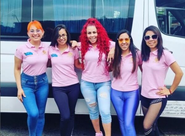 ¡Bienvenida Techy! La cantante de Aroma llegó de sorpresa a nuestro país