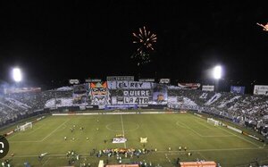 (VIDEO) Fanático dejó plantada a su doña en aniversario para ver a Olimpia en Brasil