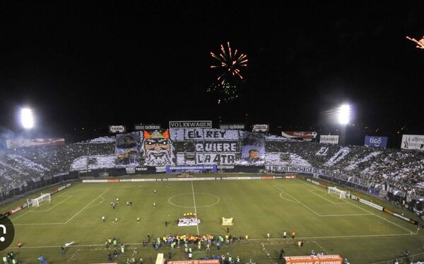 (VIDEO) Fanático dejó plantada a su doña en aniversario para ver a Olimpia en Brasil