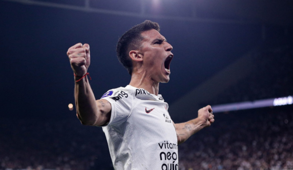 Versus / Corinthians logra leve ventaja ante Estudiantes en Cuartos de la Sudamericana