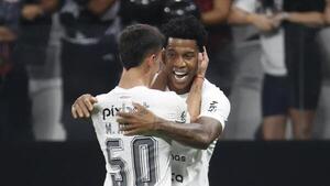 Corinthians vence con lo justo a Estudiantes