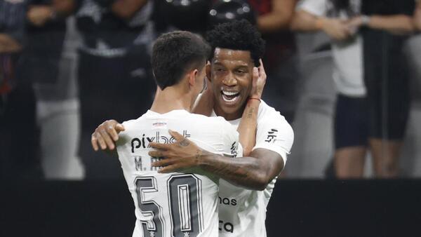 Corinthians vence con lo justo a Estudiantes