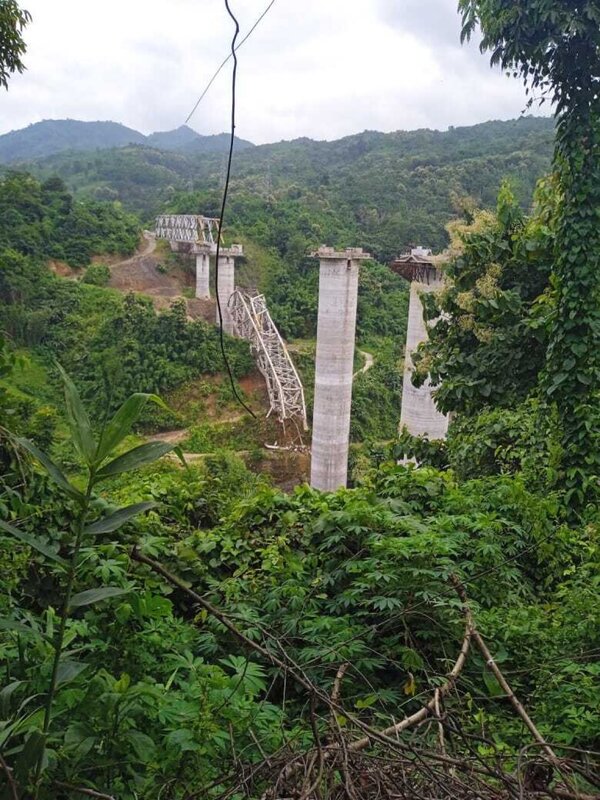 India: mueren 17 trabajadores tras desplomarse un puente en construcción - Unicanal