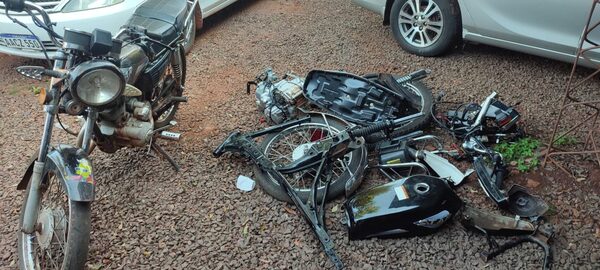 RECUPERAN PARTES DE MOTOCICLETA HURTADA Y DETIENEN A PRESUNTOS AUTORES