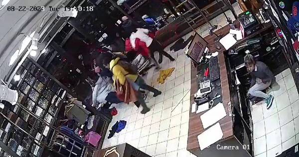 La Nación / Ola de saqueos a comercios se suma a la crisis en Argentina