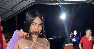 La Nación / Iconic: Laurys compartió asaditos en la calle con elaborado outfit