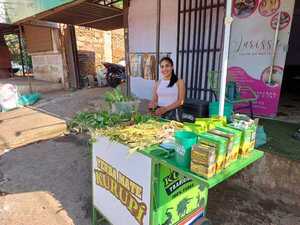 Una de las tantas jóvenes que encontraron una fuente de ingreso vendiendo tereré » San Lorenzo PY