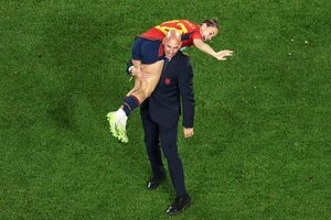 Luis Rubiales y el beso no consentido: El PP pide la dimisión “ya”, voluntaria u obligada - Fútbol Internacional - ABC Color