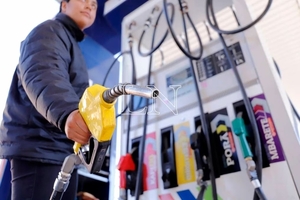 Diario HOY | Con 500 funcionarios rajados y compras oportunas, Petropar pudo reducir combustibles