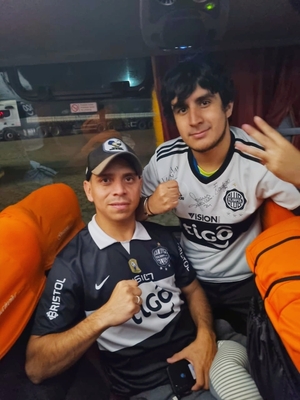 ¡Estos son los hinchas franjeados que alentarán a Olimpia en Brasil gracias a Radio Uno! - Unicanal