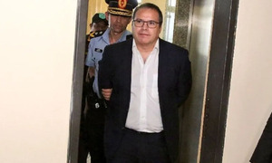 Acusan a Carlos Granada y piden que vaya a juicio por supuesto acoso sexual y otros delitos