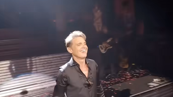 Luis Miguel besó a una famosa mujer argentina en su concierto