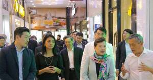 La Nación / Ministra de Economía de Taiwán recorrió Shopping París y dijo que CDE es su “foco”
