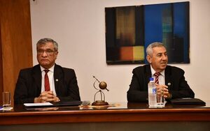 Rector de la UNE afirma que recursos no corre riesgo