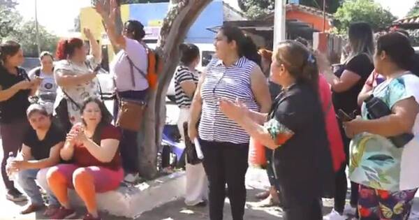La Nación / Padres de colegio de Fernando de la Mora exigen destitución de directora por amenazar a alumnos