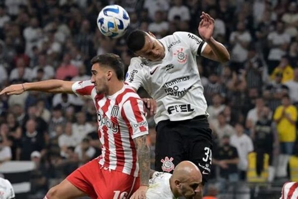 Corinthians triunfó por la mínima ante Estudiantes en la Sudamericana