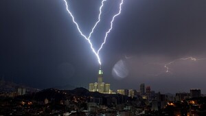 La Meca sufrió fuertes tormentas con relámpagos y vientos huracanados