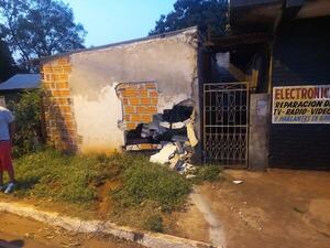 HOMBRE IMPACTÓ CONTRA UNA VIVIENDA MIENTRAS HUÍA DE LA POLICÍA