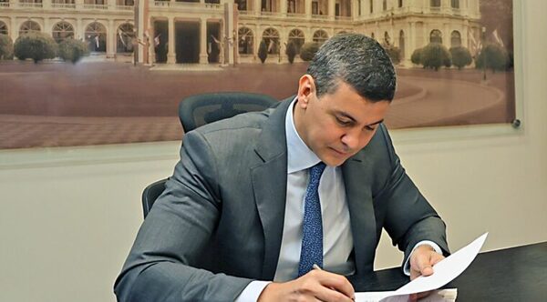 PEÑA PROMULGA LEY QUE CREA EL MINISTERIO DE ECONOMÍA