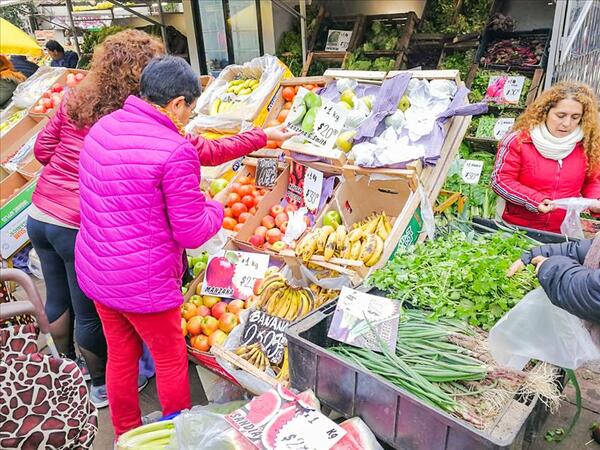 Tensi贸n social: tras saqueos, comercios argentinos implementan plan de emergencia - Revista PLUS
