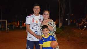 Se hizo el lesionado en pleno futbolacho para pedirle la mano a su novia
