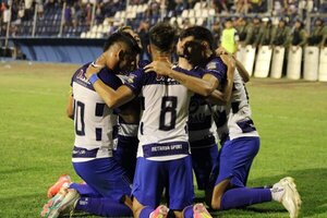 2 de Mayo con un jugador a menos en gran parte del partido, derrotó a Santaní - Radio Imperio 106.7 FM