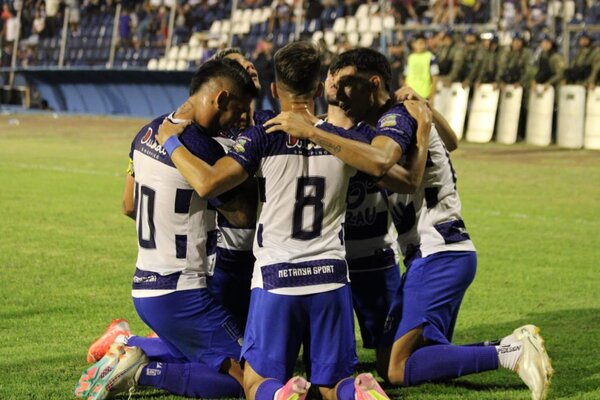 2 de Mayo con un jugador a menos en gran parte del partido, derrotó a Santaní - Radio Imperio 106.7 FM