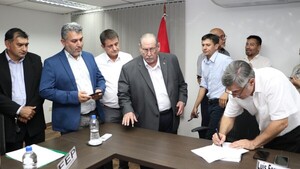 Maestros amenazan un paro para la próxima semana, si no acuerdan con el MEC