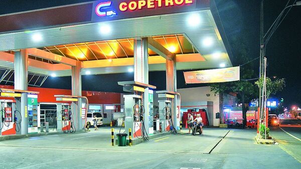 Emblemas privados reducen precios de combustibles tras anuncio de Petropar