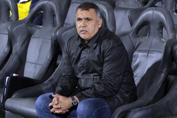 Versus / Pedro Sarabia dejó de ser DT de Nacional