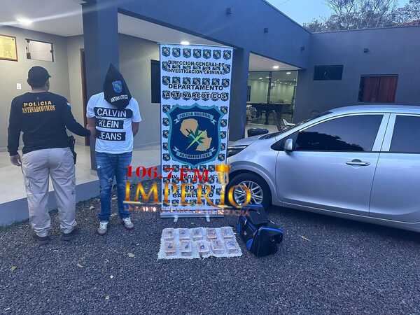 Antinarcóticos detiene a un hombre transportando paquetes de cocaína en un automóvil - Radio Imperio 106.7 FM