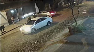 A punta de arma de fuego roban vehículo en Lambaré