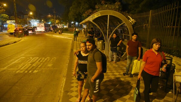 Hospitales prevén habilitar turnos de noche, pero usuarios no tienen buses