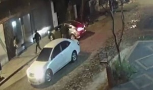 Delincuentes bajaron a los niños del auto para robarle a la mamá el auto en Lambaré - Noticiero Paraguay