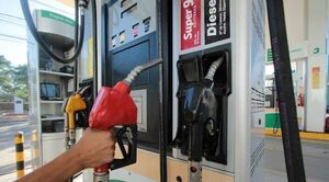 Tras anuncio de Petropar, emblemas privados también bajan sus precios en combustibles - Oasis FM 94.3