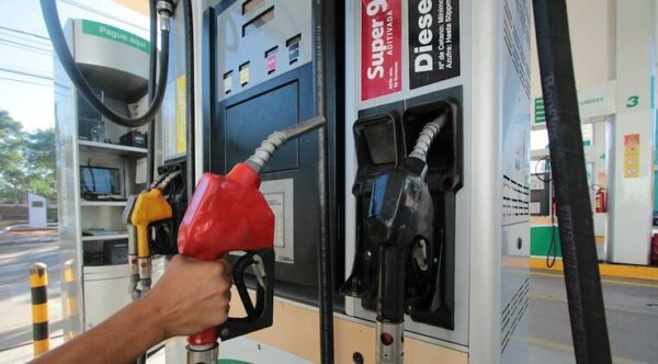 Tras anuncio de Petropar, emblemas privados también bajan sus precios en combustibles - Oasis FM 94.3