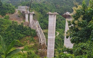 India: al menos 22 muertos tras el derrumbe de un puente ferroviario que estaba en construcción