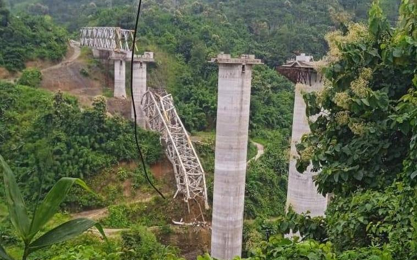 India: al menos 22 muertos tras el derrumbe de un puente ferroviario que estaba en construcción