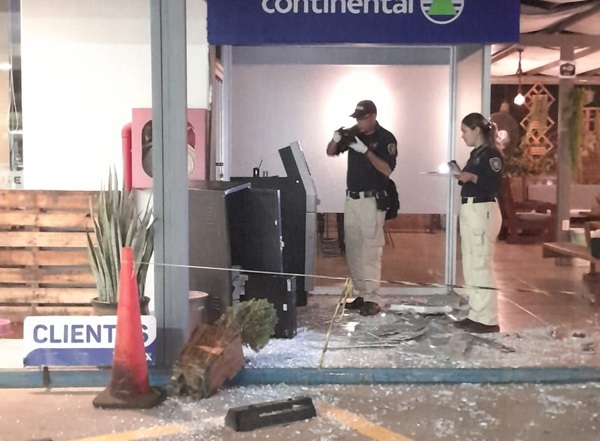 En asalto tipo comando, intentaron robar un cajero pero llevaron G. 500.000 de una estación de servicio - Noticiero Paraguay