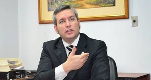 Por negligencia grave de juez, acusado por robo y coacción sexual, sobreseído