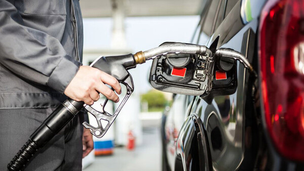 Baja de precios de Petropar obliga a emblemas a reducir sus combustibles