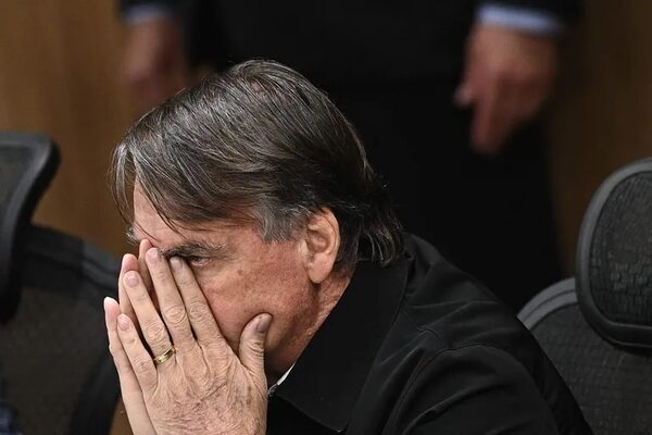 Registran domicilios de hijo de Bolsonaro por trama de lavado de dinero; uno de ellos en Camboriú - Mundo - ABC Color